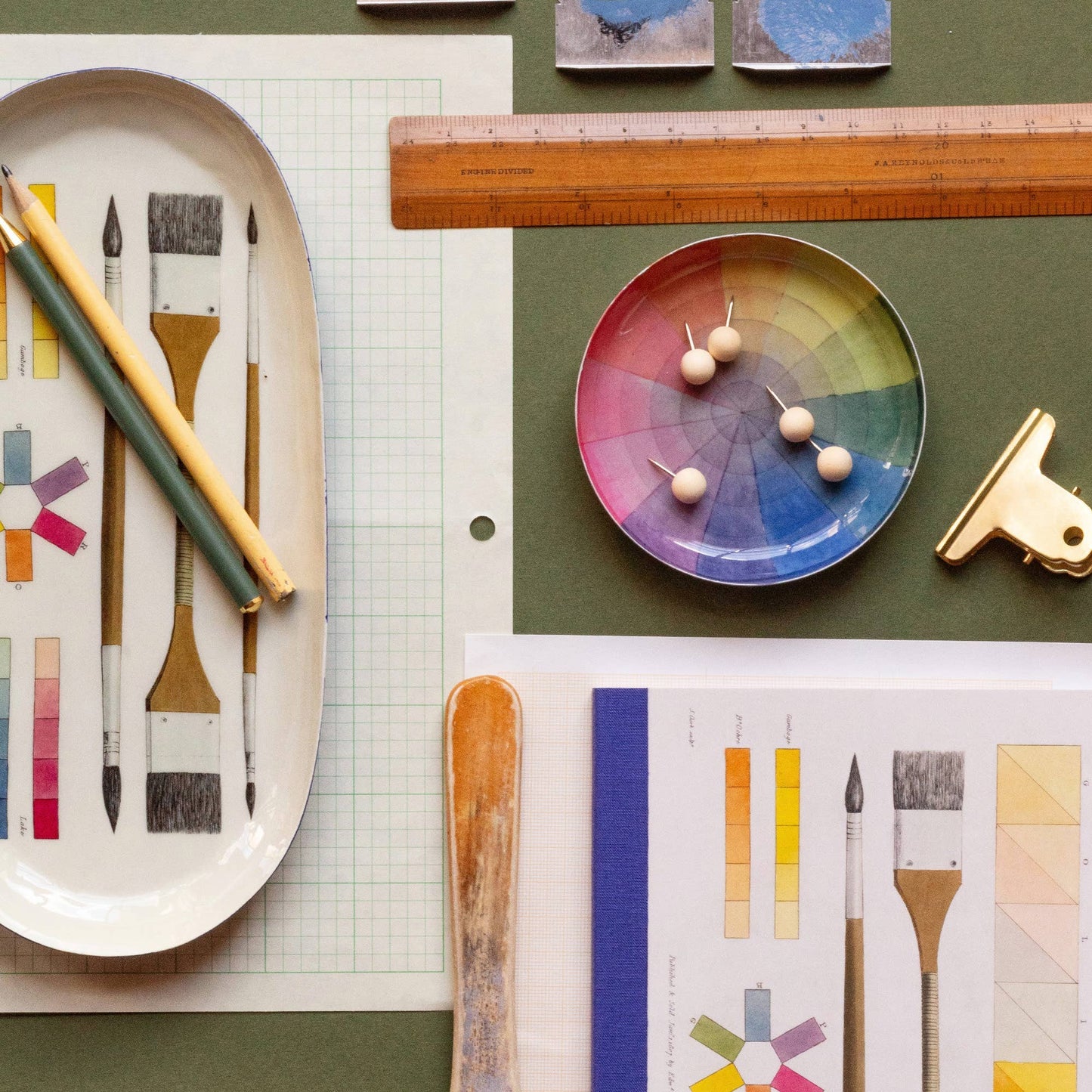 Roomytown Oval Enamel Tray – The Art of Colouring