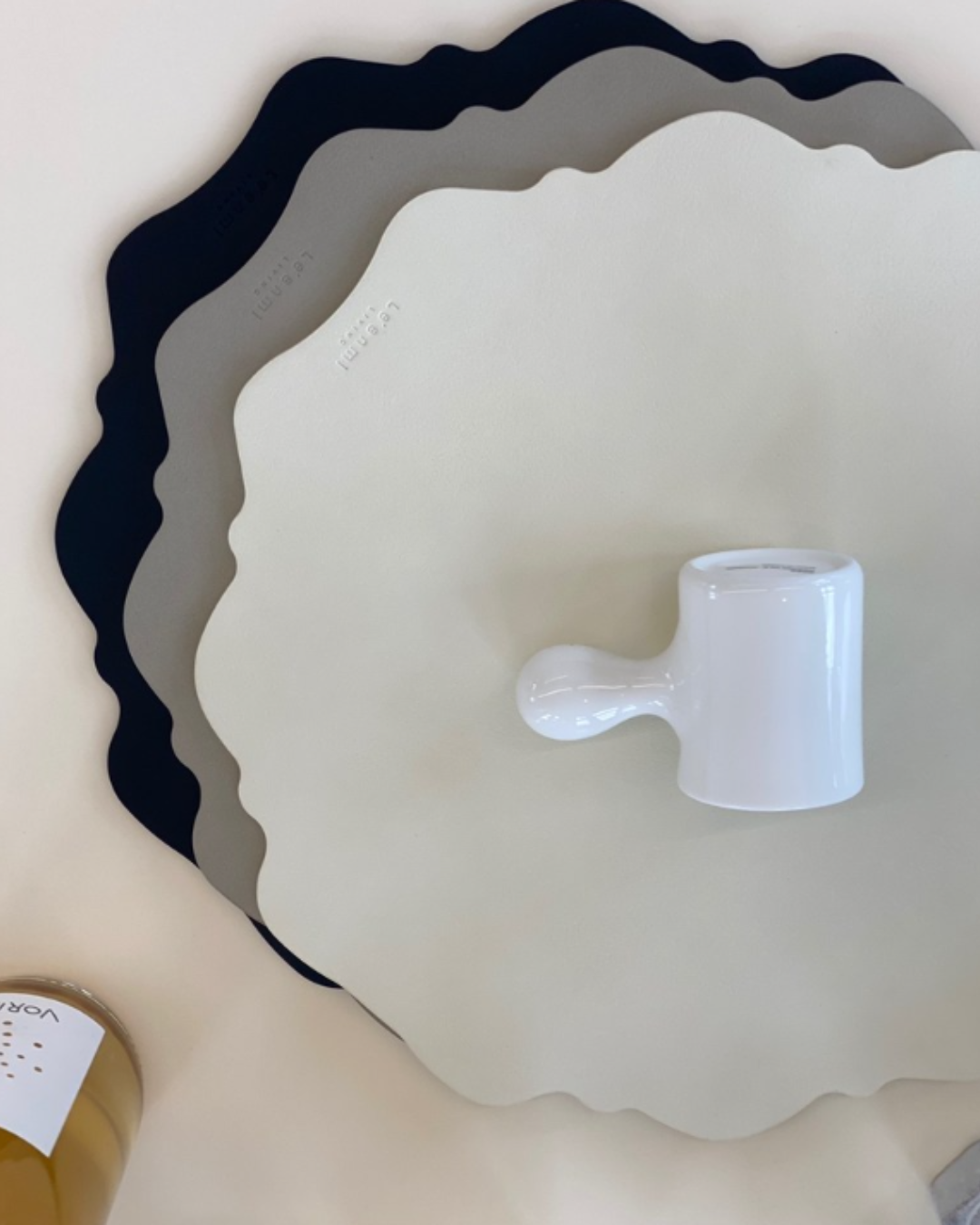 Le’enmi Wave Scalloped Reversible Leather Placemat