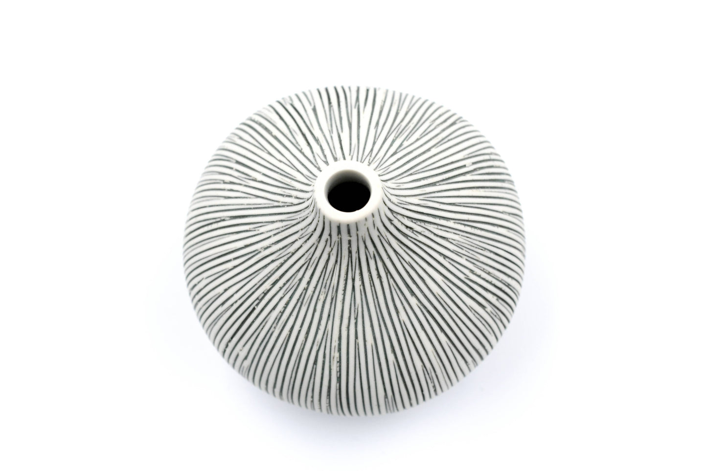 Congo Tiny L-Handcrafted Porcelain Bud Vase (524W23)