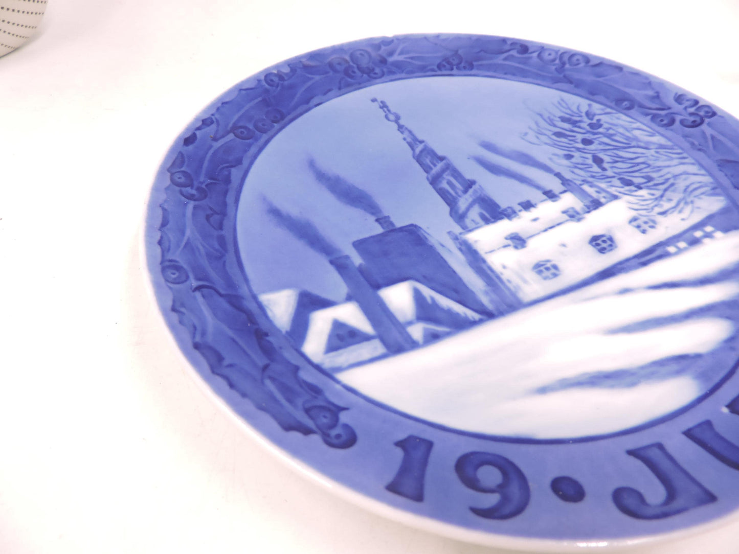 Antique 1917 Royal Copenhagen Jul Christmas Plate