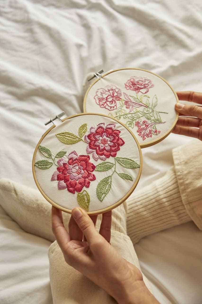 DMC Calming Carnations – Embroidery Duo Kit