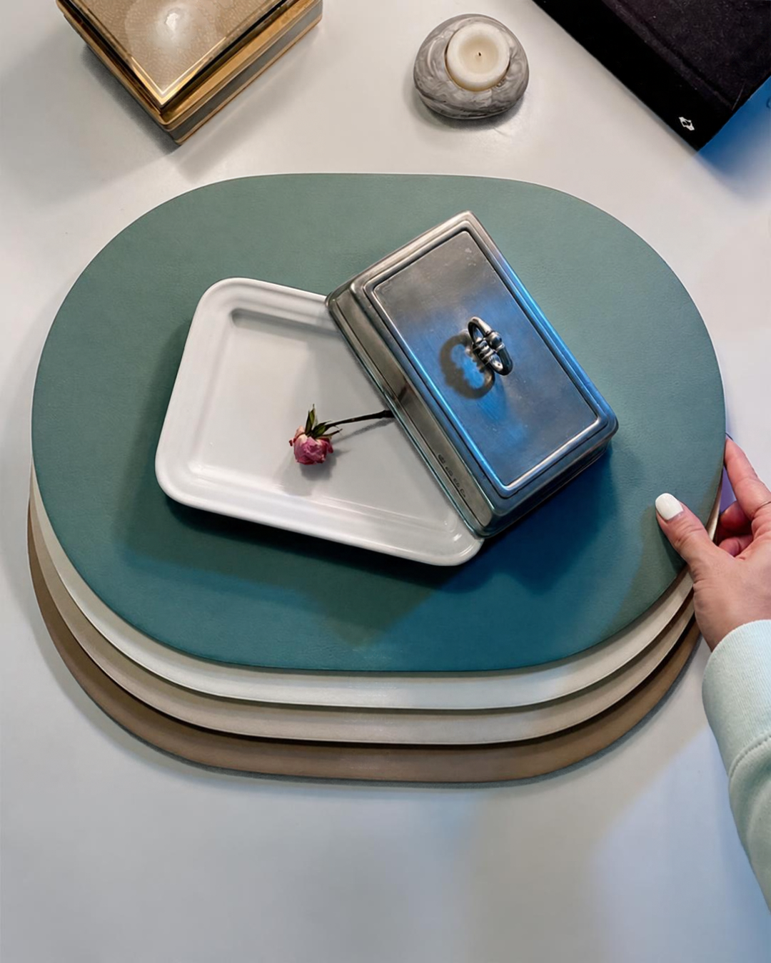 Le’enmi Premium Leather Oval Placemat Tray (Large)