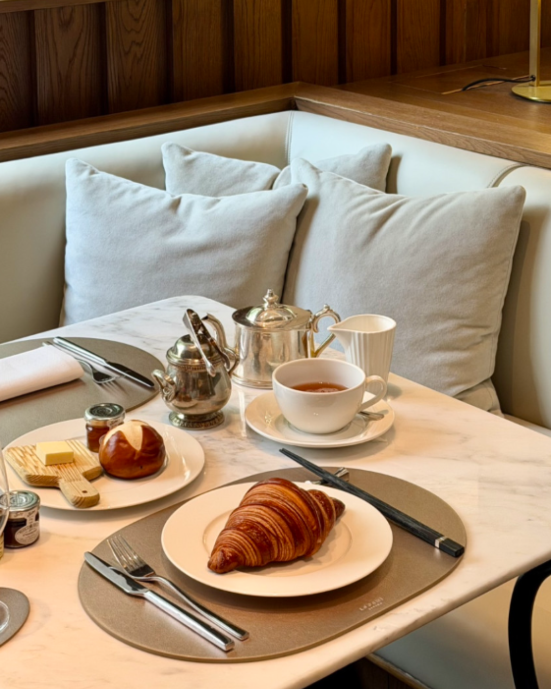 Premium Leather Oval Placemat &amp; Tray (Large)