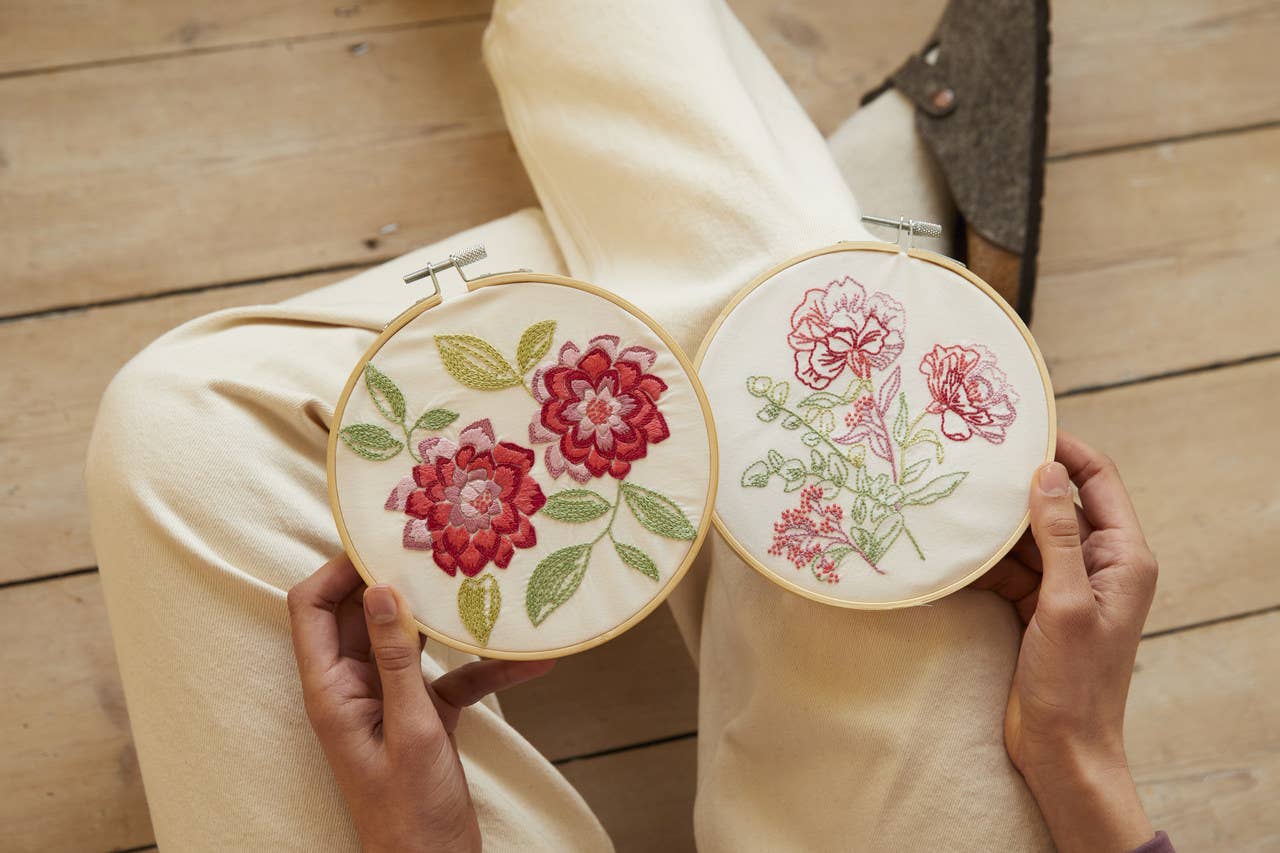 DMC Calming Carnations – Embroidery Duo Kit