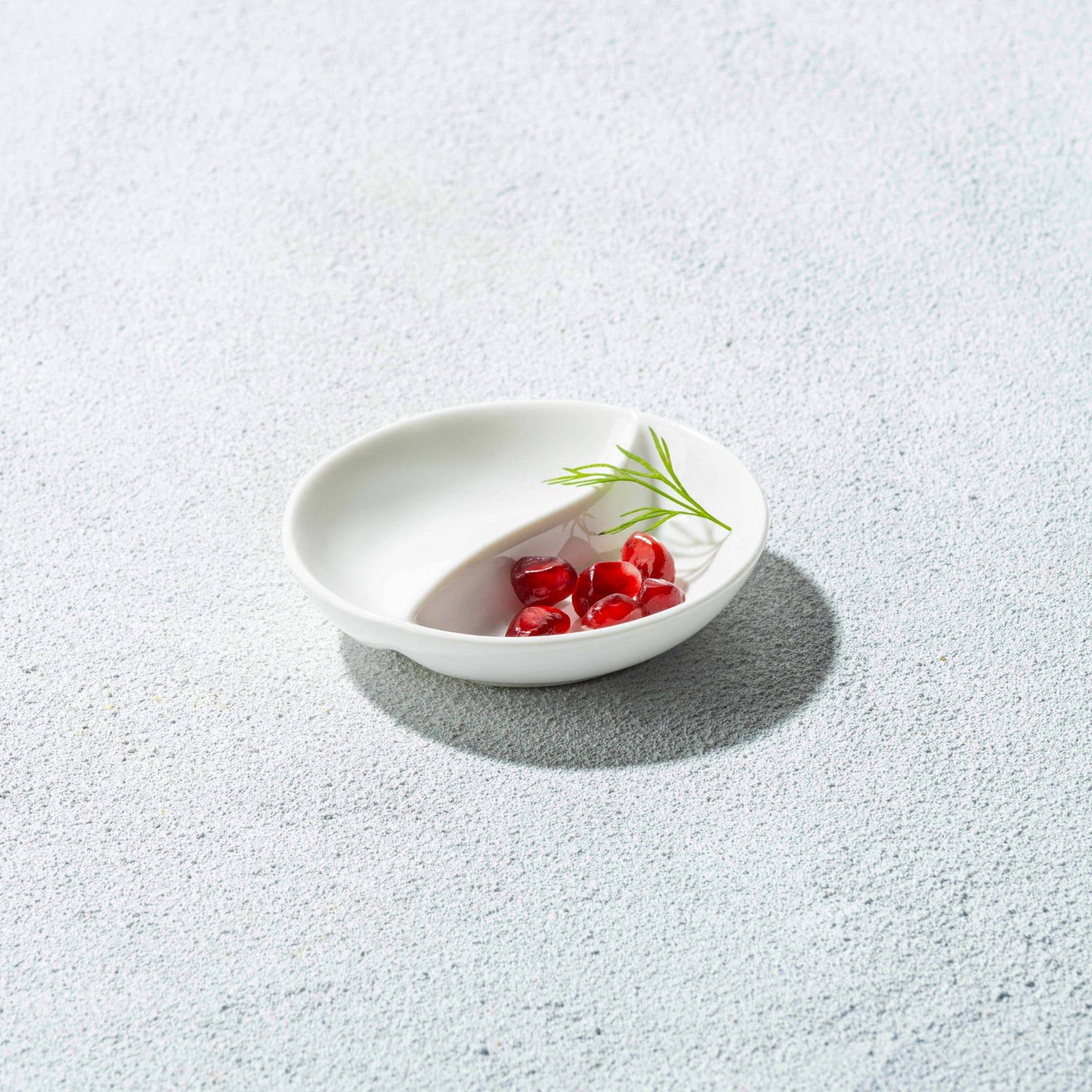 Vikko Lightning White Round Divided Dish – 3"