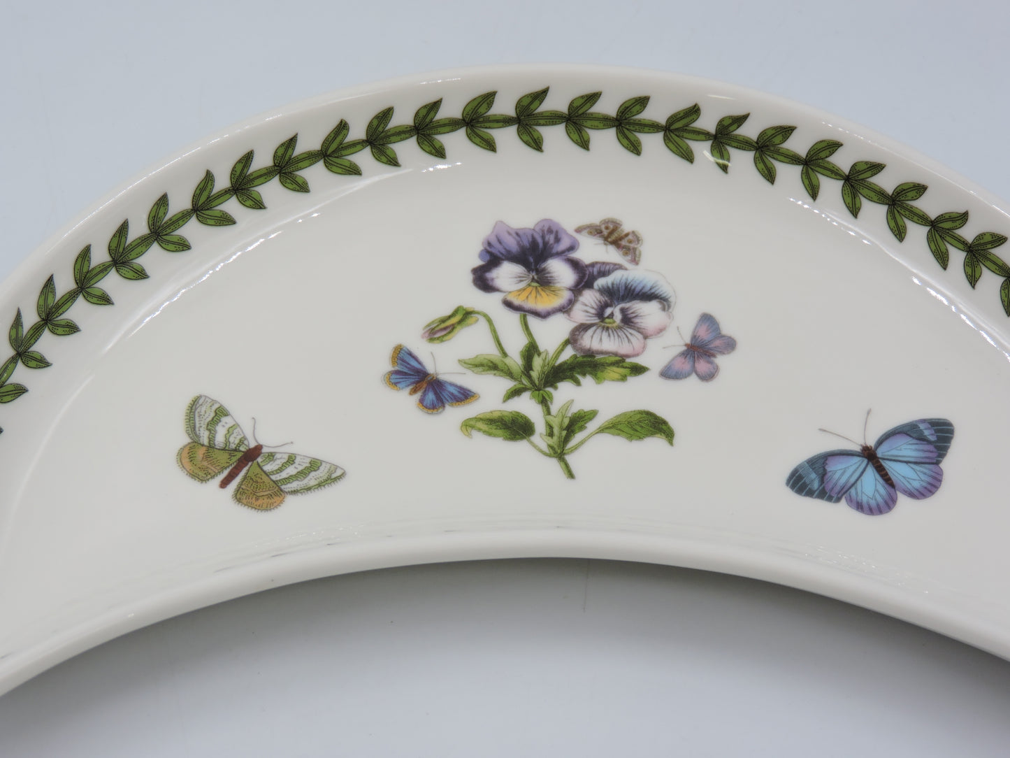 Portmeirion Botanic Garden Crescent Salad Plate-Pansy (사본)