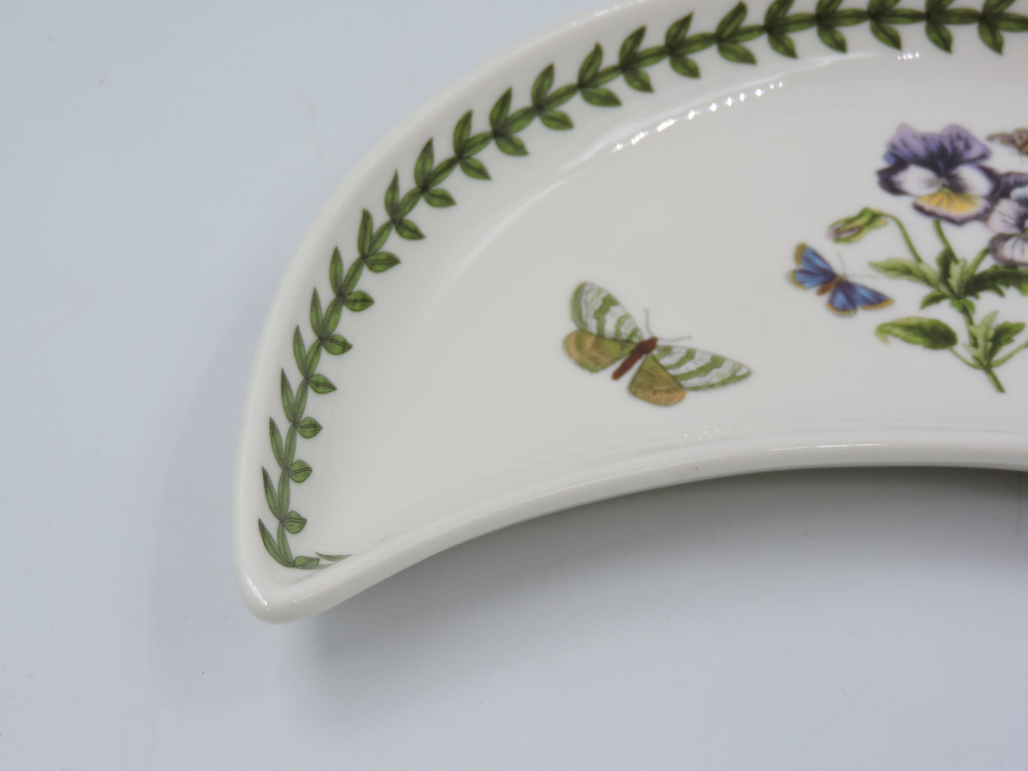 Portmeirion Botanic Garden Crescent Salad Plate-Pansy (사본)