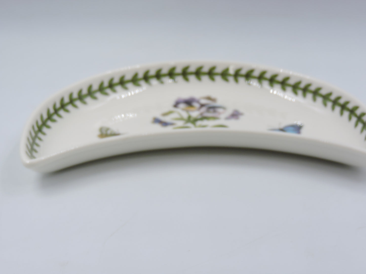 Portmeirion Botanic Garden Crescent Salad Plate-Pansy (사본)