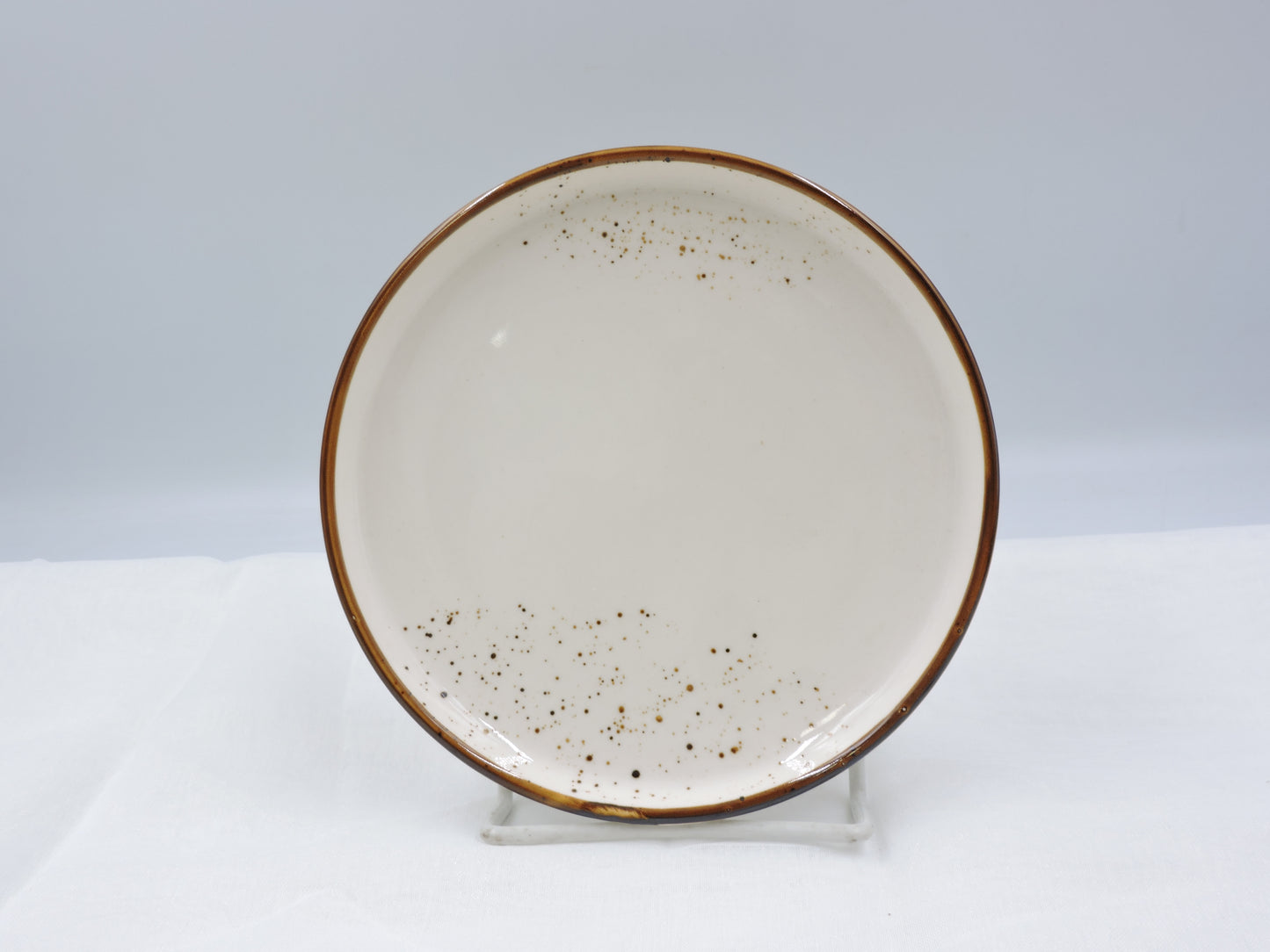 Terra Round Plate – Dap White, 7"