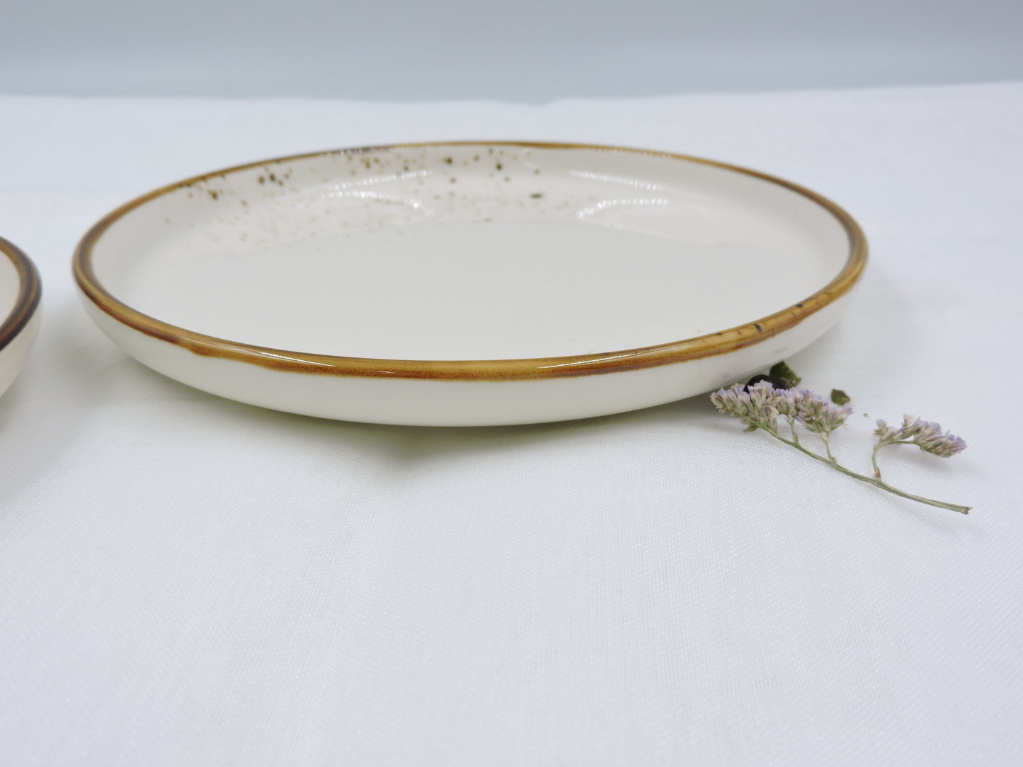 Terra Round Plate – Dap White, 7"