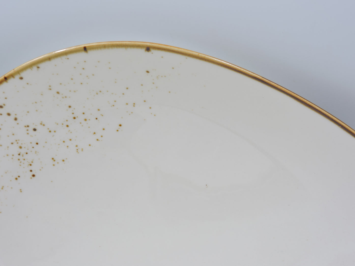 Terra 14.5" Triangular Plate Dap-White