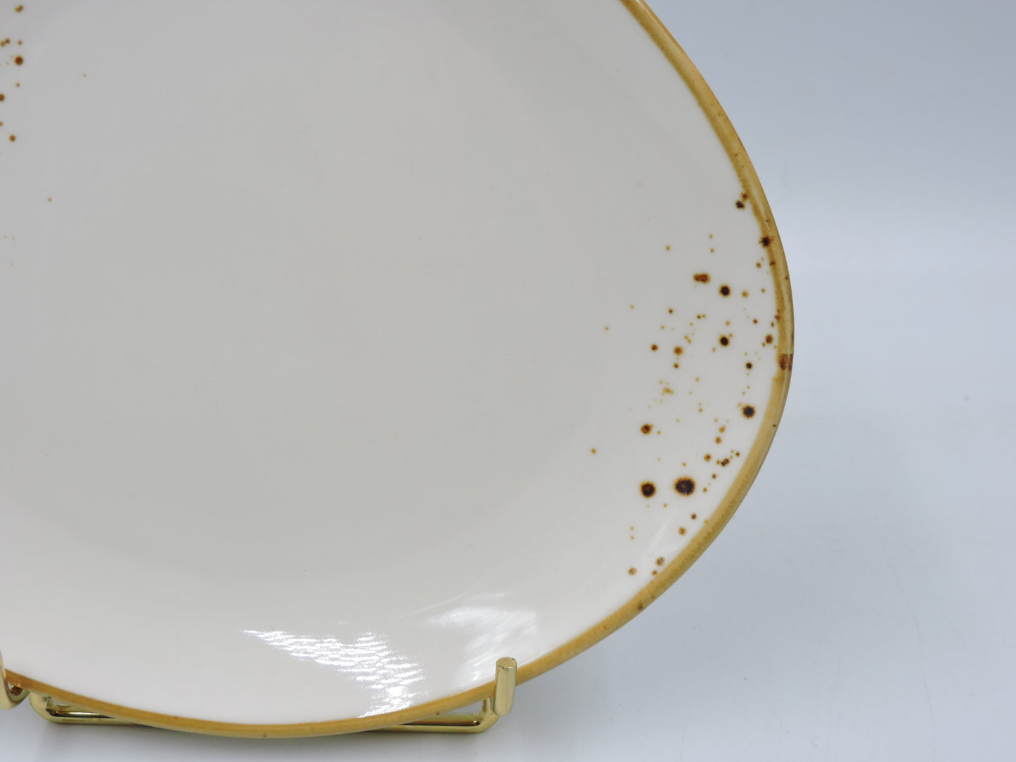 Terra Triangular Plate – White, 8.5"