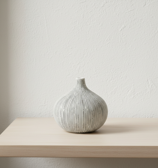 Congo Tiny L-Handcrafted Porcelain Bud Vase (524W23)