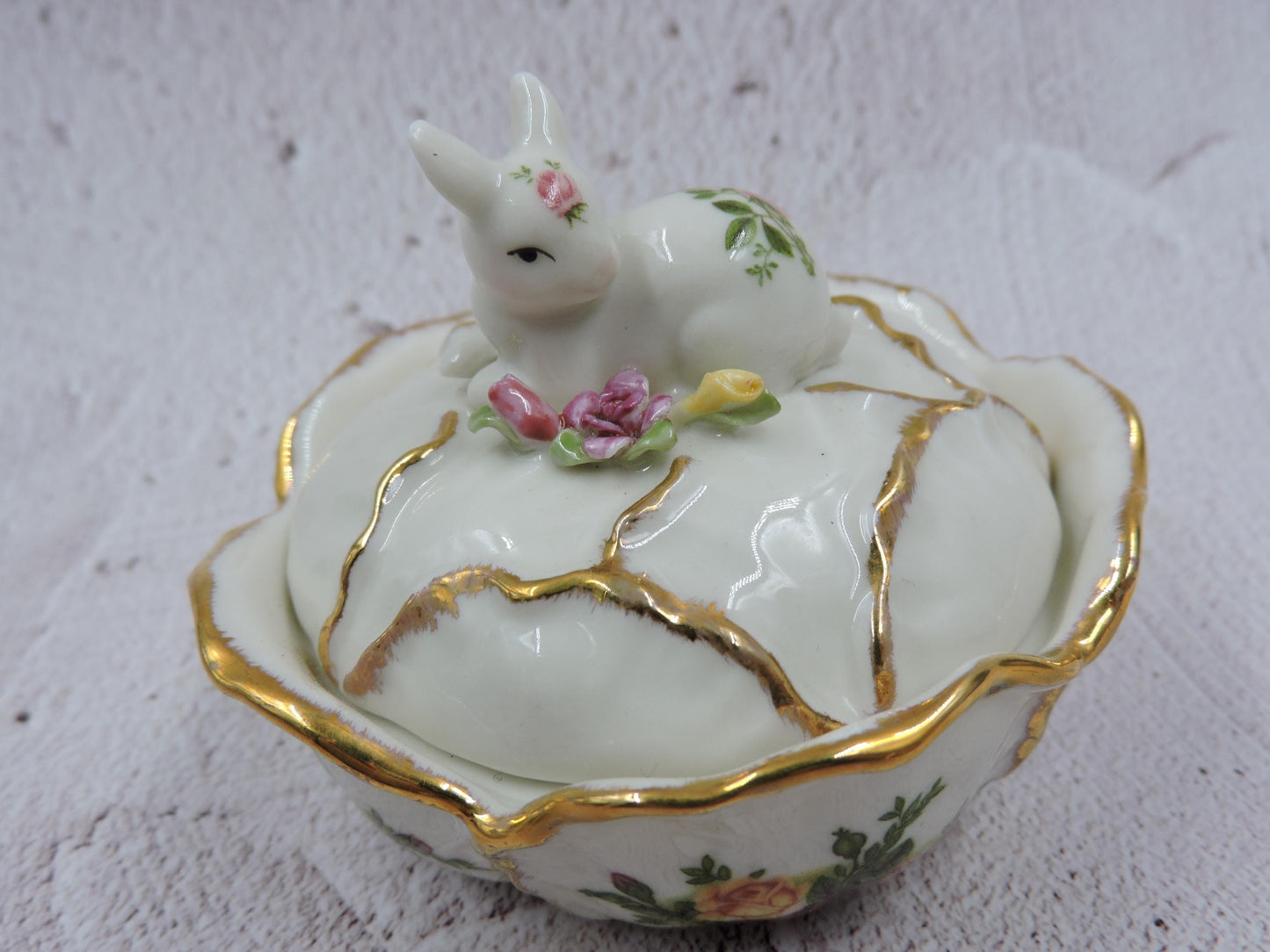 Royal Albert Old Country Roses Old Country Roses Bunny Trinket box
