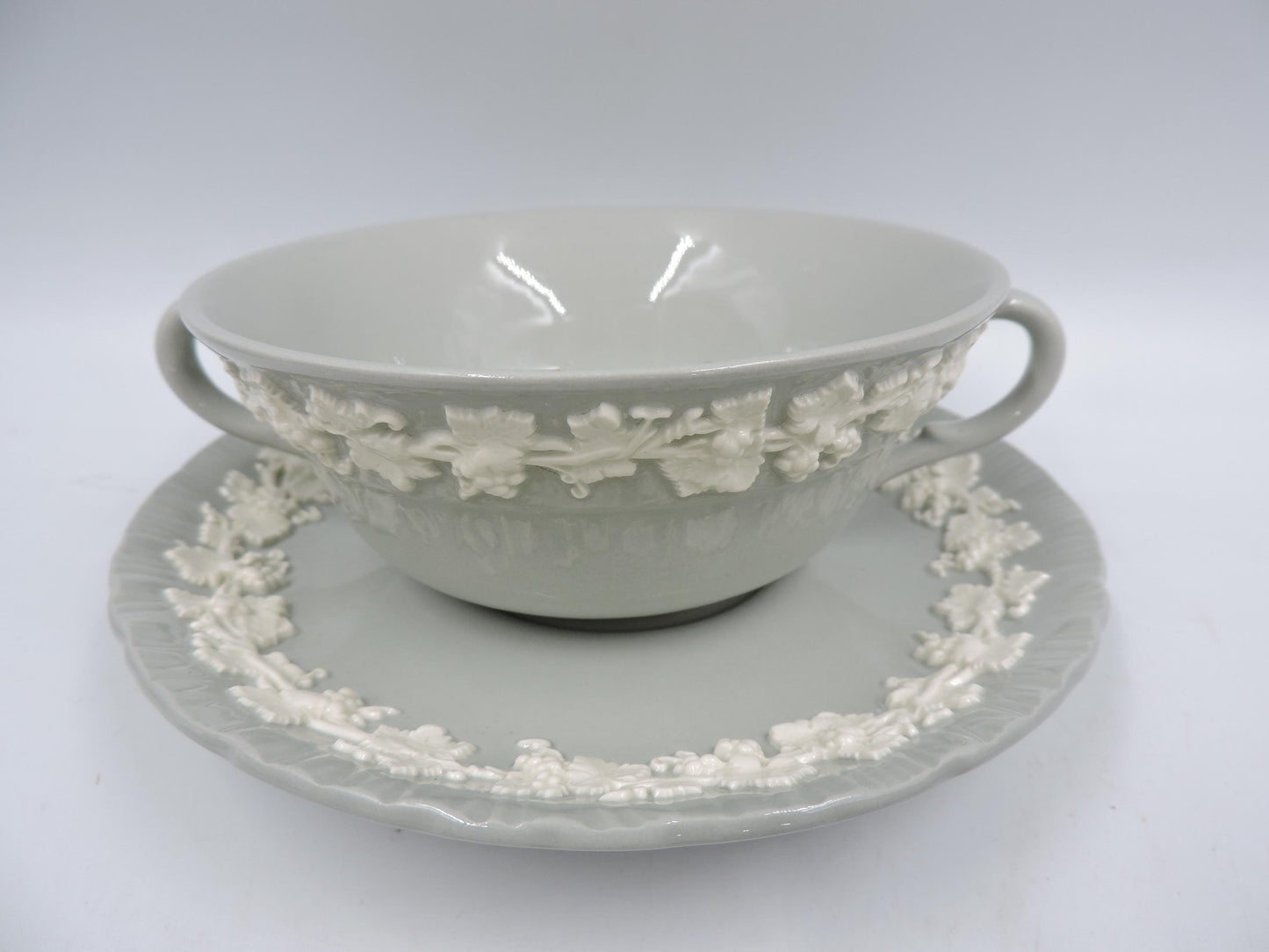 Wedgwood Queens ware Cream on Grey (Shell Edge) Handled Soup bowl set (s)