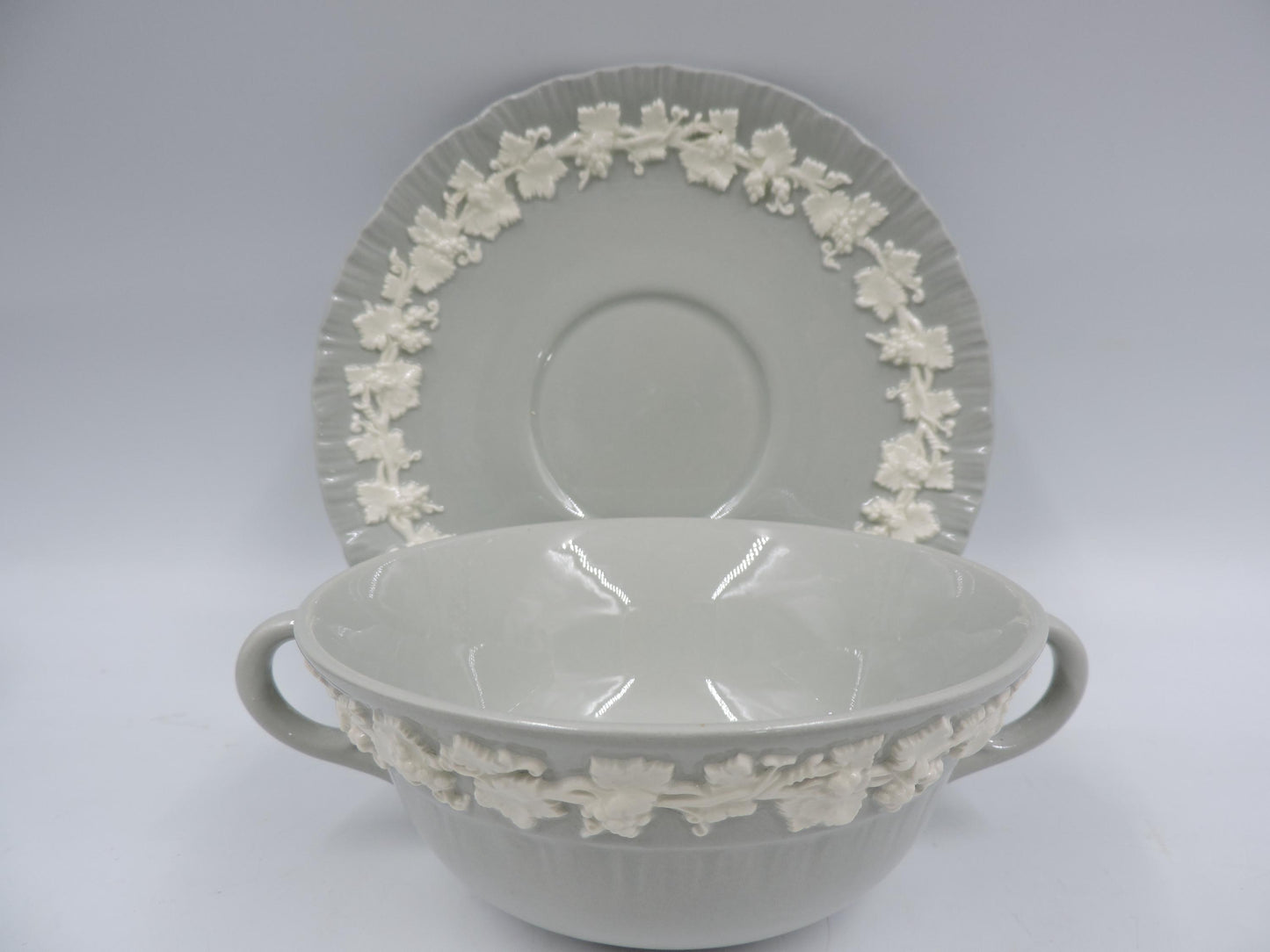 Wedgwood Queens ware Cream on Grey (Shell Edge) Handled Soup bowl set (s)