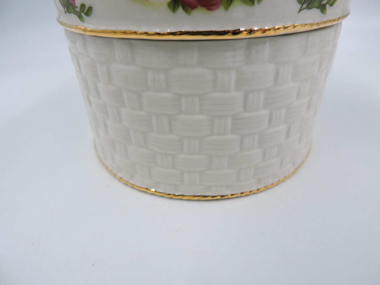 Royal Albert Old Country Roses Flower Basket Music Box