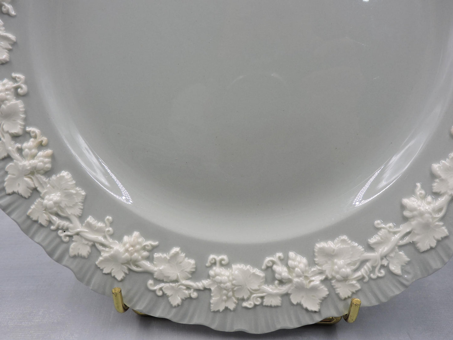 Wedgwood Shell Edge Cream on Grey Dinner Plate