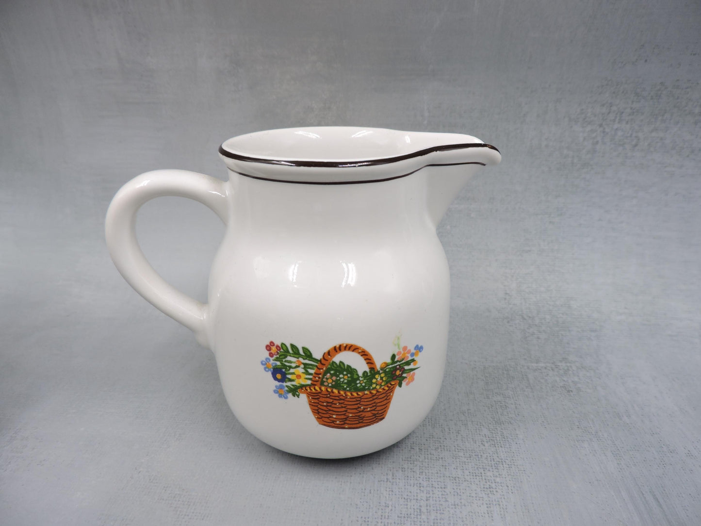 Villeroy and Boch Naif Creamer