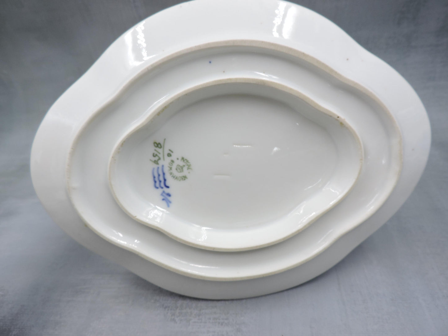Royal Copenhagen Blue Flower Gravy with Stand (Chip)