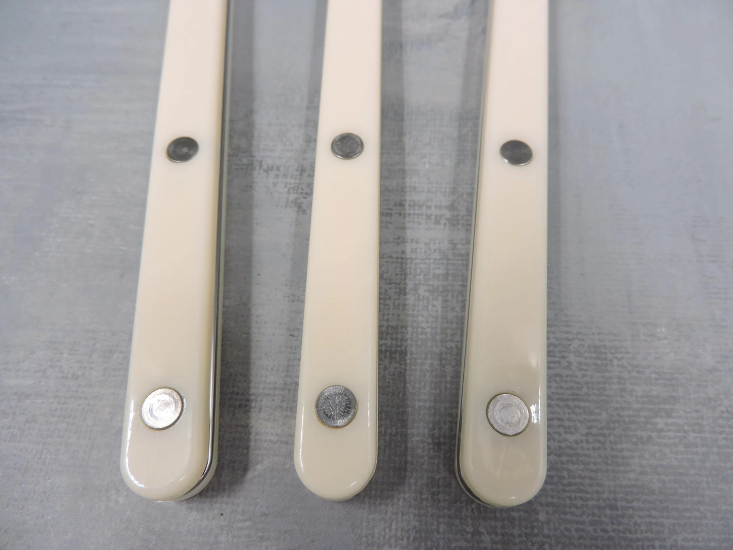 Sabre Bistrot Flatware – 3‑Piece Set , Ivory