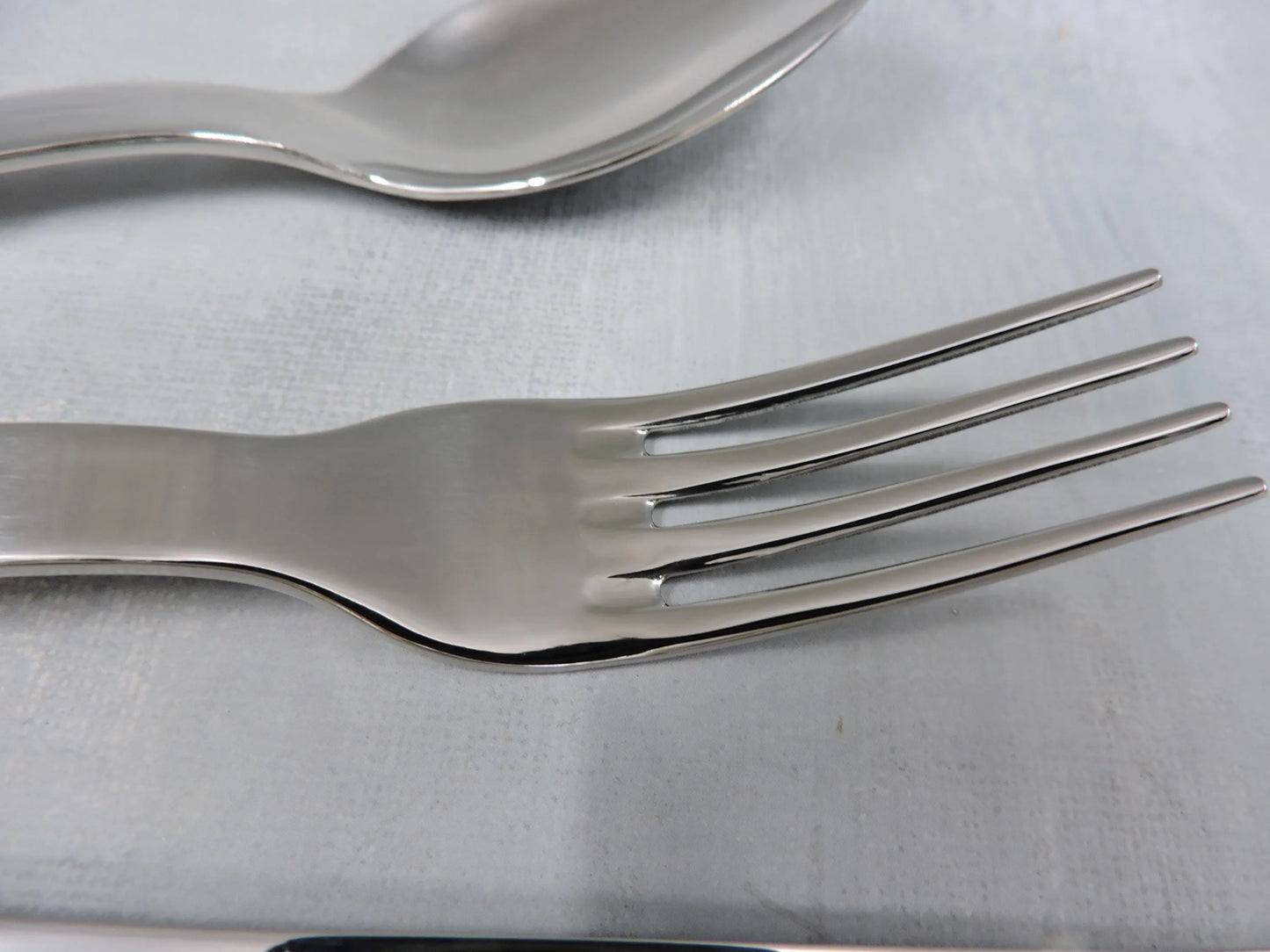 Sabre Bistrot Flatware – 3‑Piece Set , Ivory