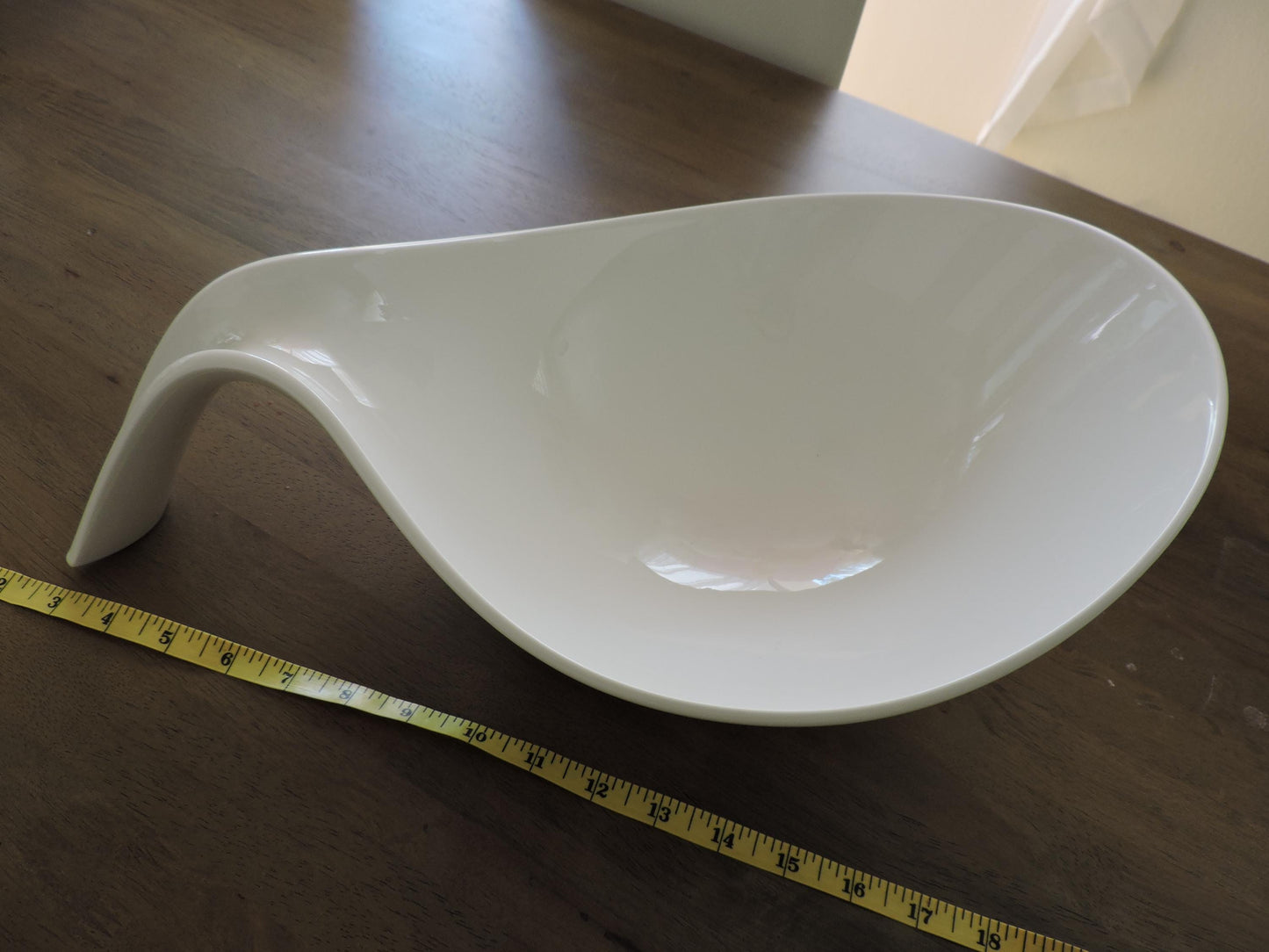Villeroy & Boch Flow  Extra Large Salad Bowl with Handle, 60.75 oz, White