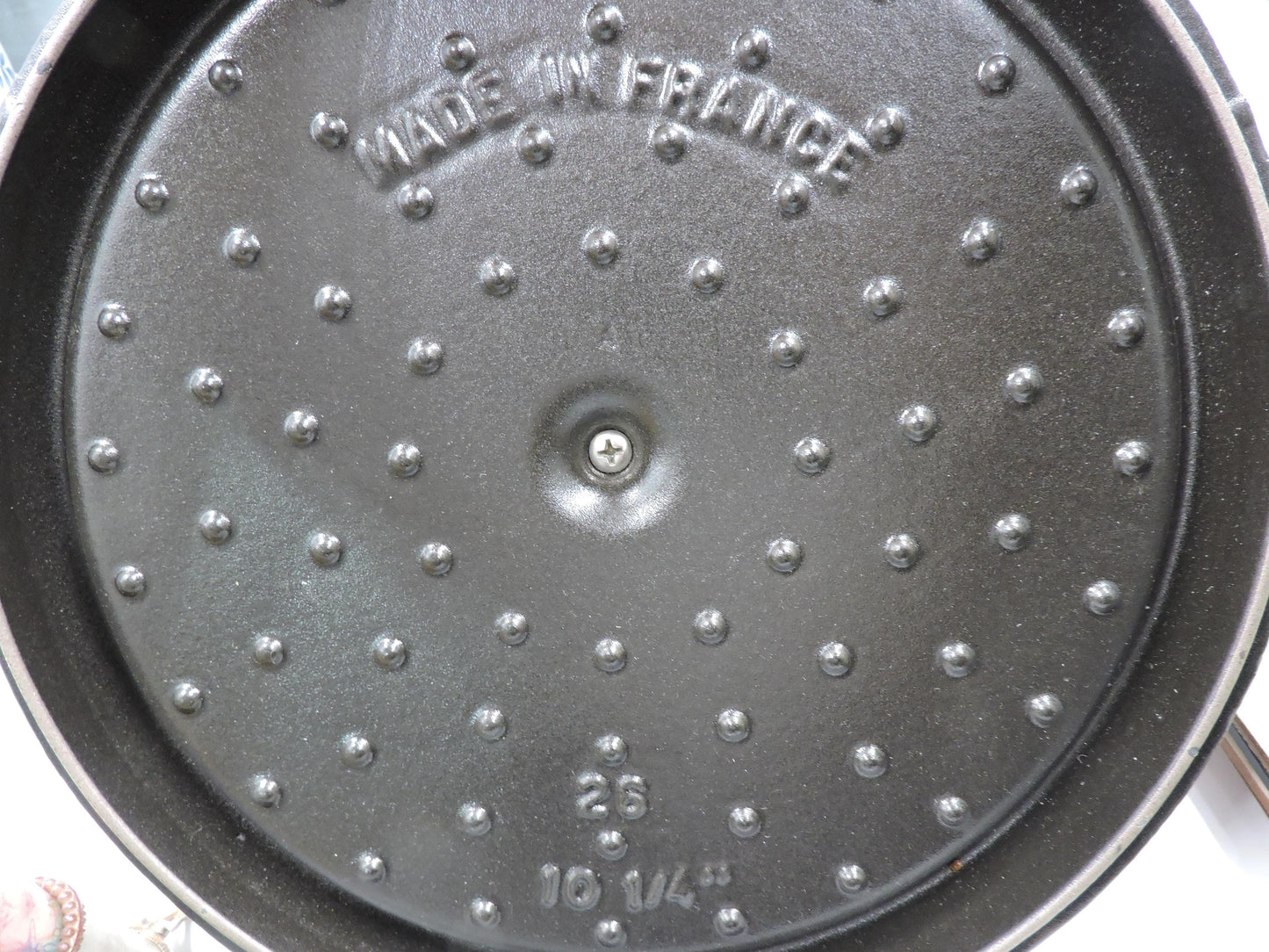 STAUB 7-Quart Round Cocotte in Grenadine 26cm