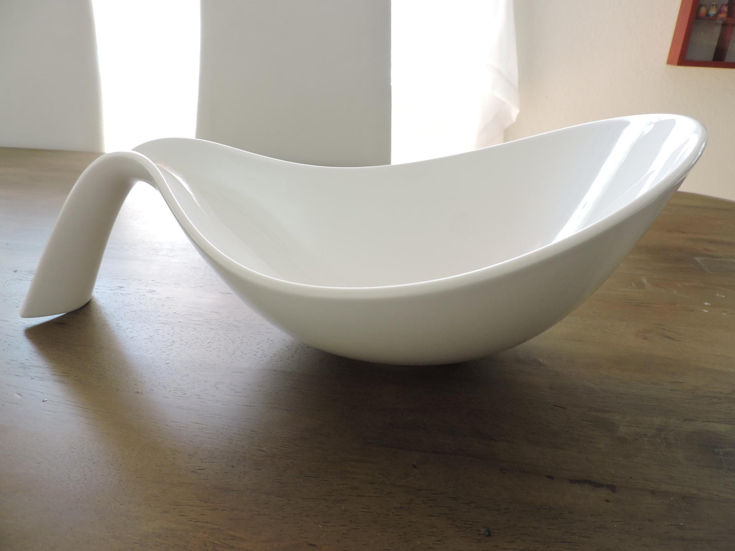 Villeroy & Boch Flow  Extra Large Salad Bowl with Handle, 60.75 oz, White