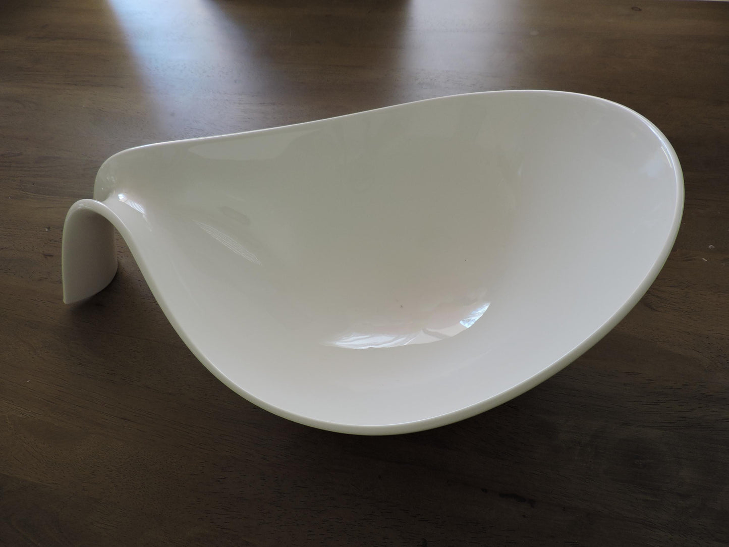 Villeroy & Boch Flow  Extra Large Salad Bowl with Handle, 60.75 oz, White