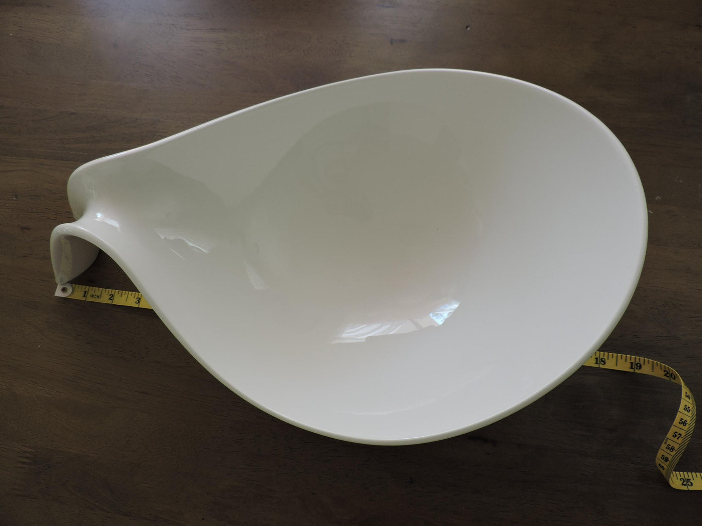 Villeroy & Boch Flow  Extra Large Salad Bowl with Handle, 60.75 oz, White