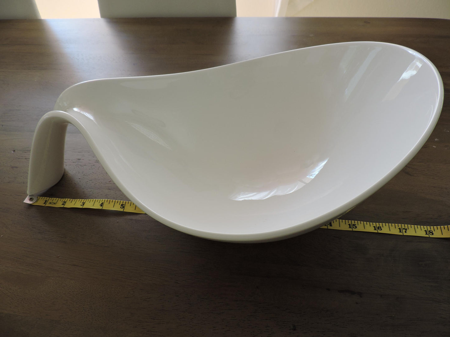 Villeroy & Boch Flow  Extra Large Salad Bowl with Handle, 60.75 oz, White