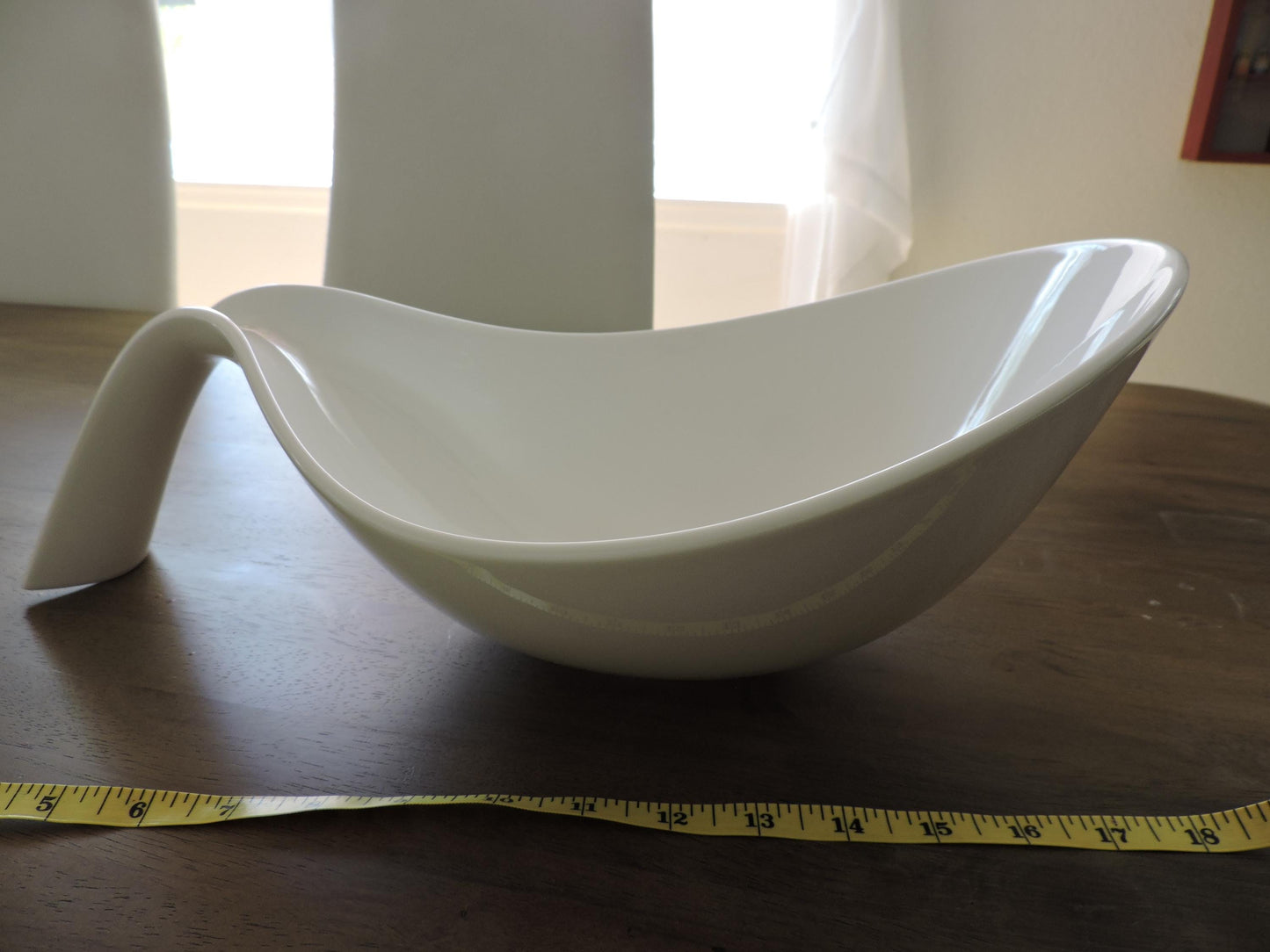 Villeroy & Boch Flow  Extra Large Salad Bowl with Handle, 60.75 oz, White