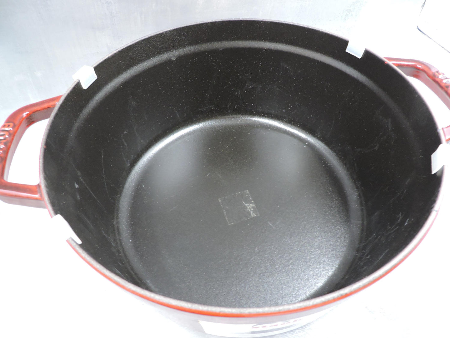 STAUB 7-Quart Round Cocotte in Grenadine 26cm