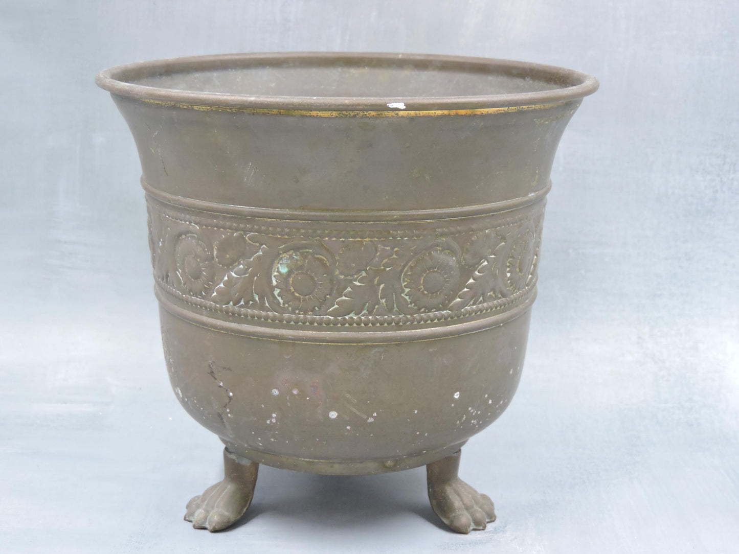 Vintage paw footed brass planter /made in England #122