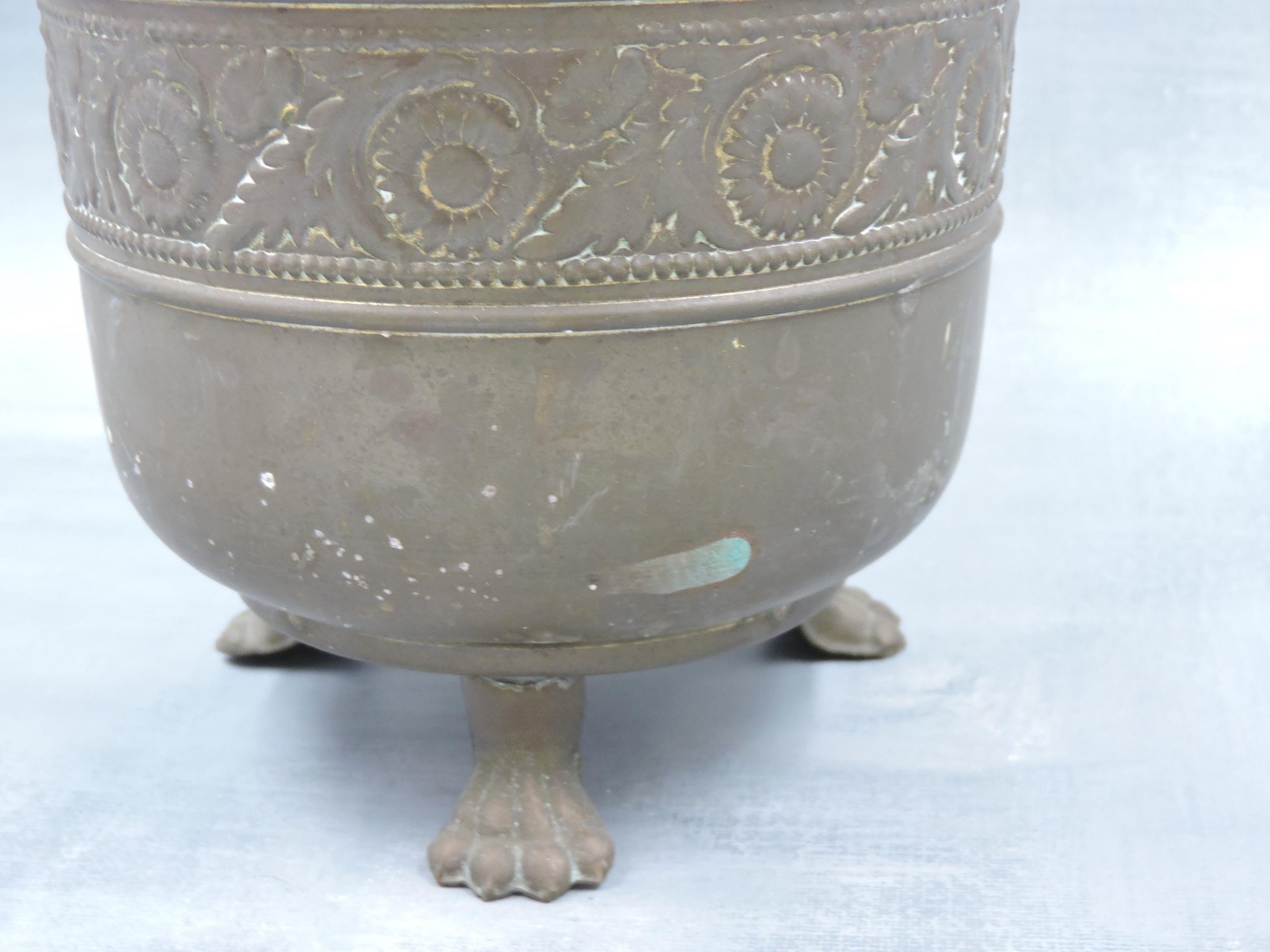 Vintage paw footed brass planter /made in England #122