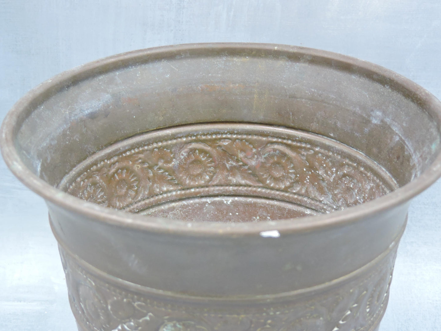Vintage paw footed brass planter /made in England #122