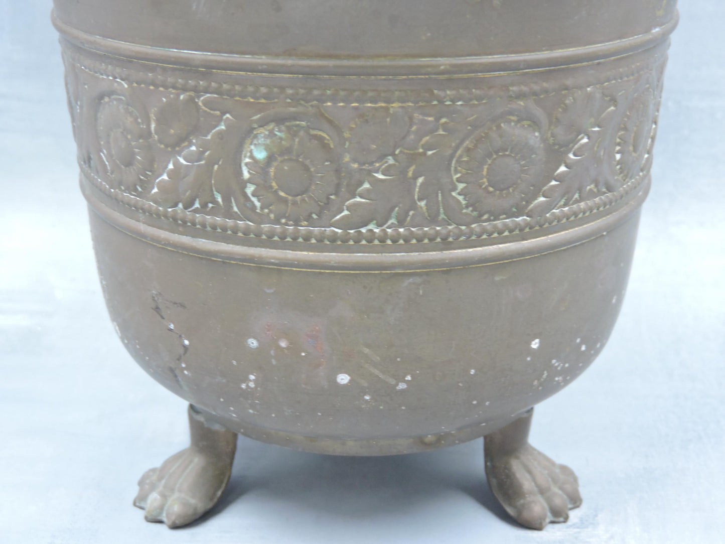 Vintage paw footed brass planter /made in England #122