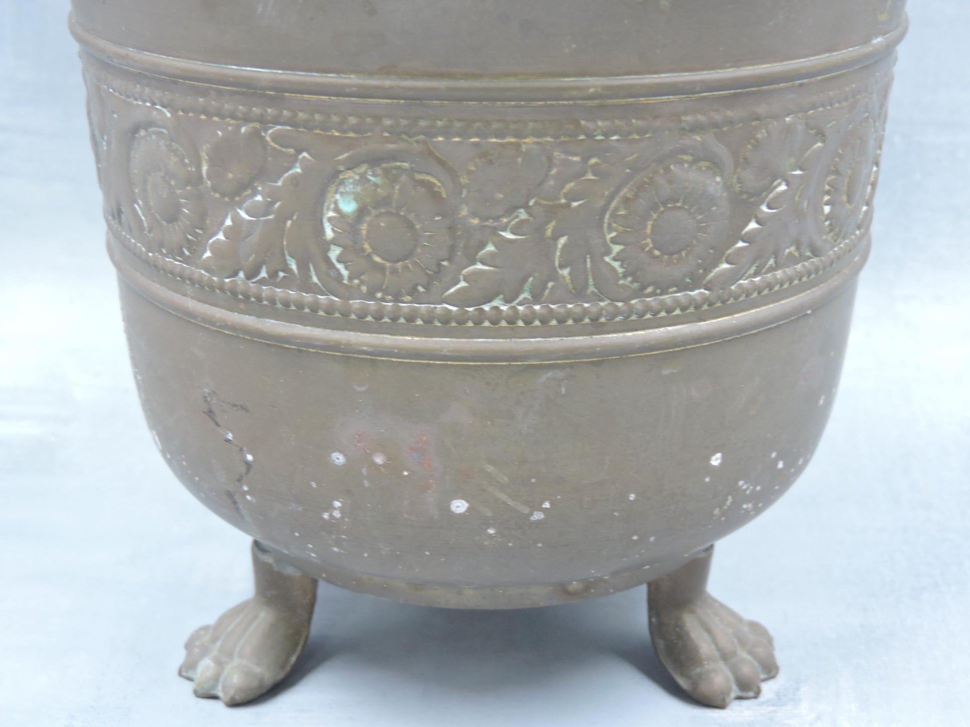 Vintage paw footed brass planter /made in England #122