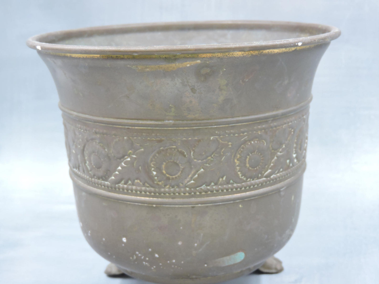 Vintage paw footed brass planter /made in England #122