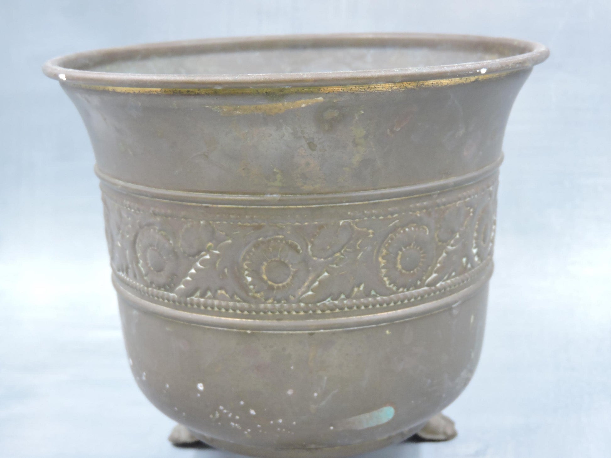 Vintage paw footed brass planter /made in England #122