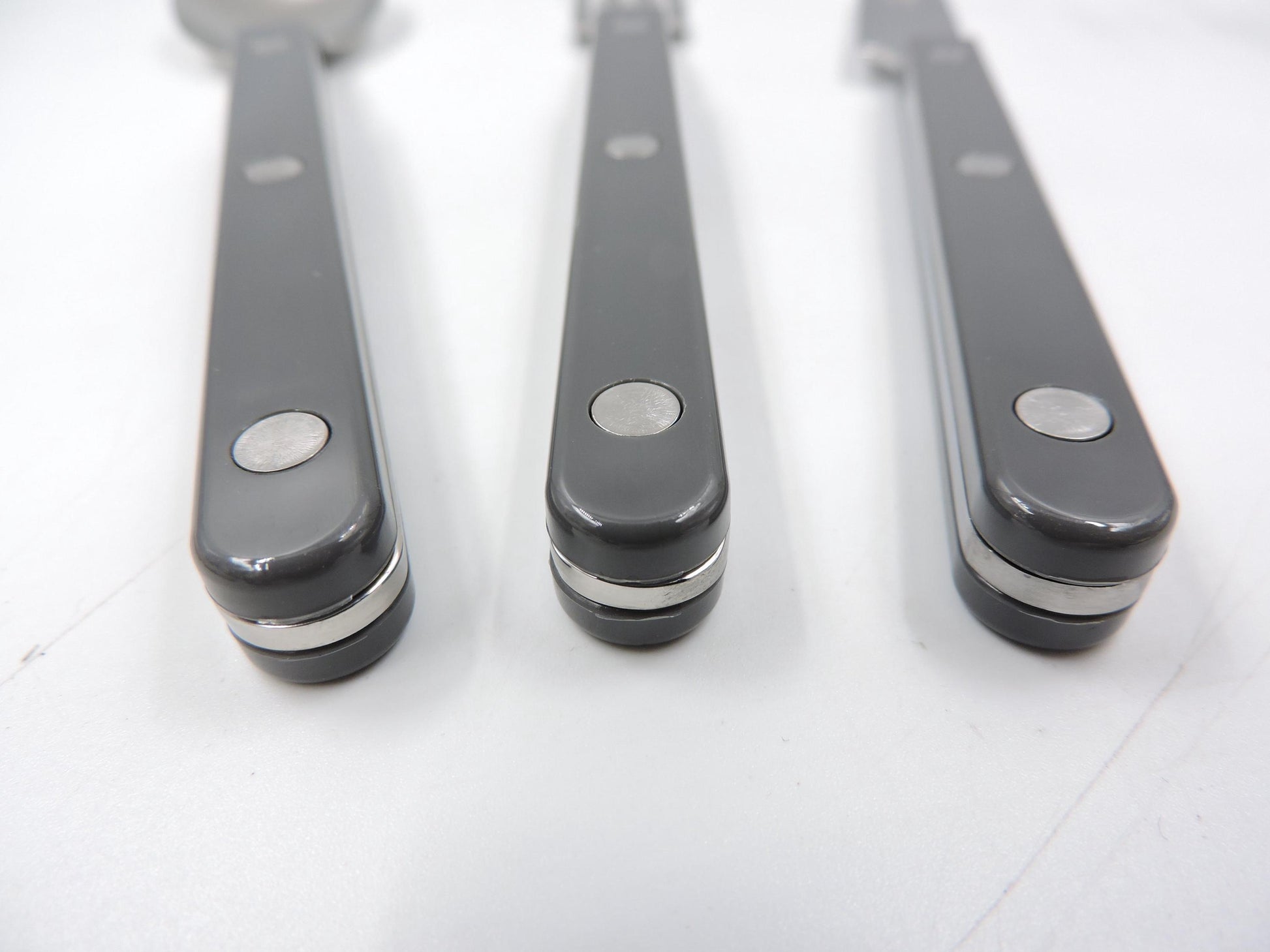 Sabre Bistrot Flatware – 3‑Piece Set , Dark Grey