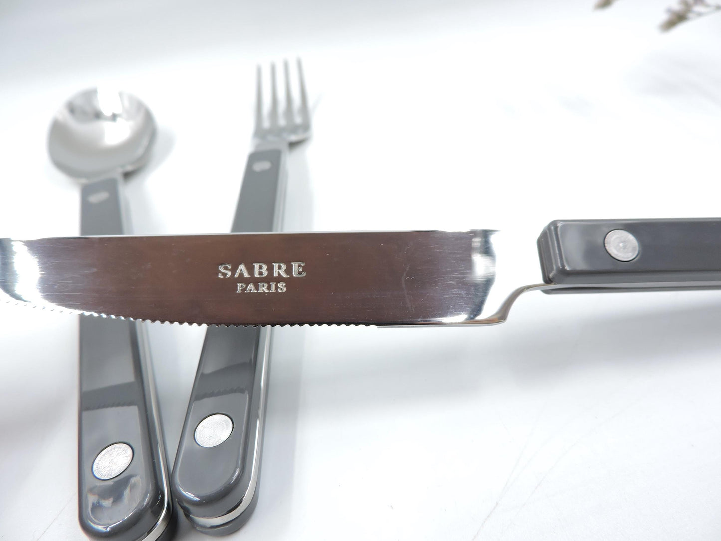 Sabre Bistrot Flatware – 3‑Piece Set , Dark Grey