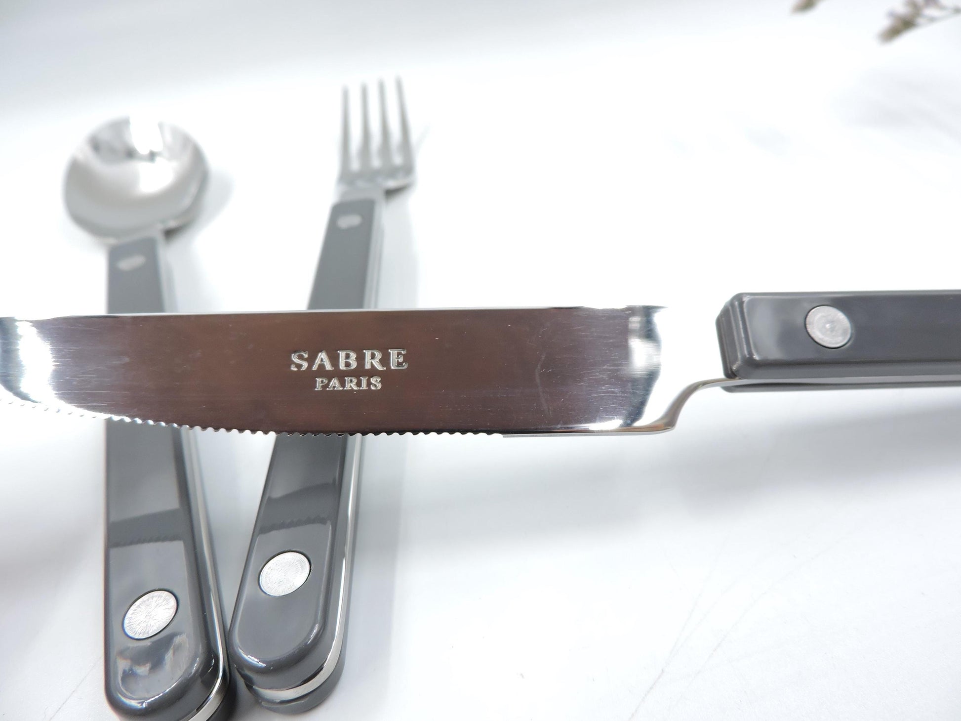 Sabre Bistrot Flatware – 3‑Piece Set , Dark Grey