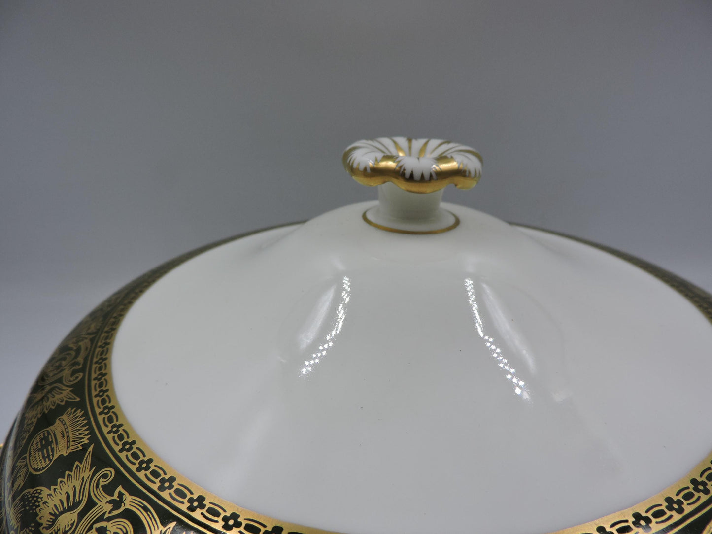 Wedgwood Florentine Green Gold W4170 Round Covered Vegetable Bowl - Crack