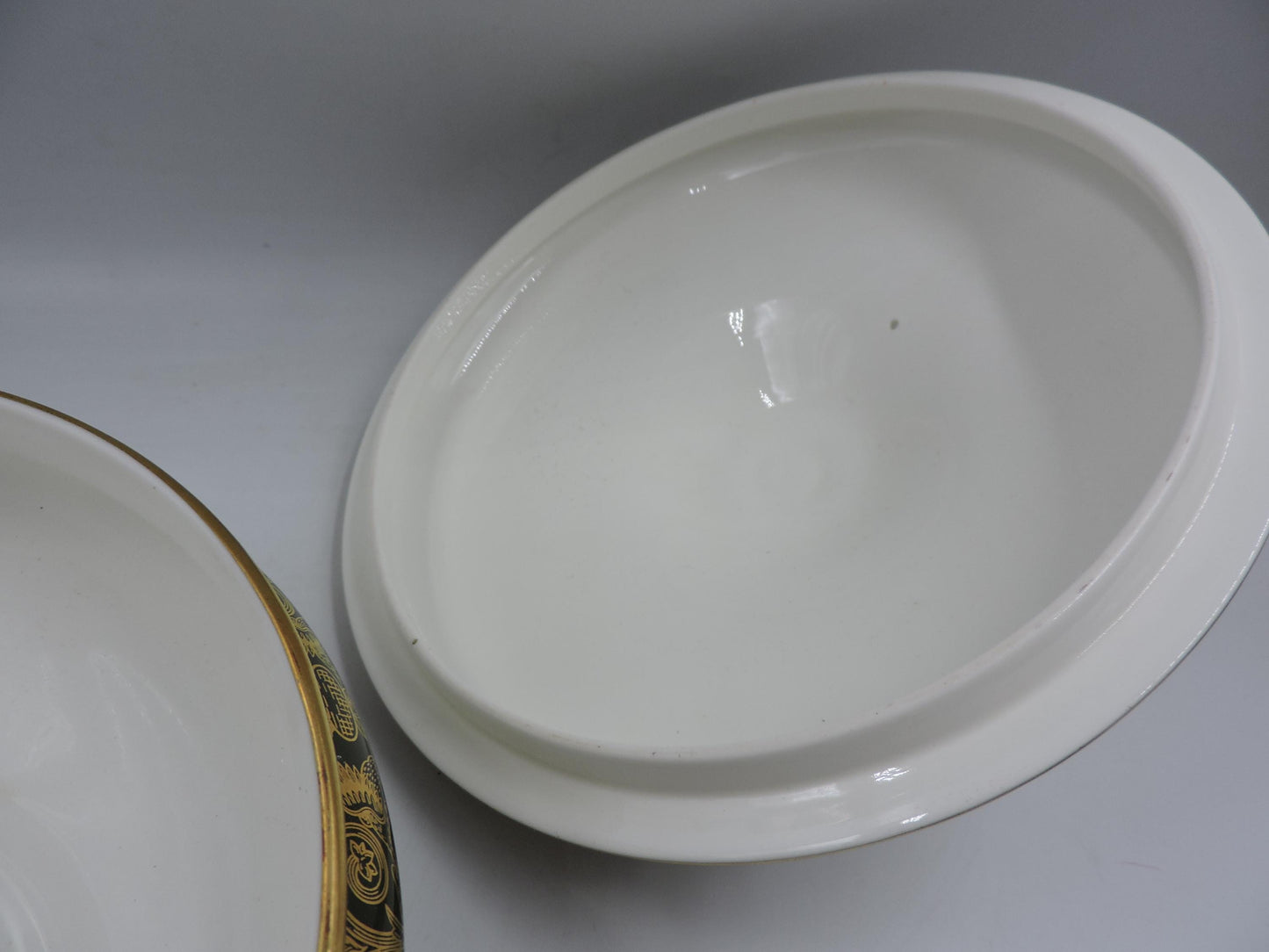 Wedgwood Florentine Green Gold W4170 Round Covered Vegetable Bowl - Crack