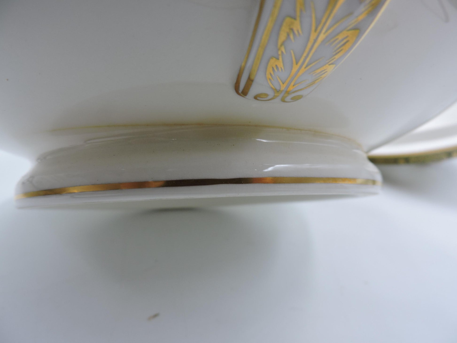 Wedgwood Florentine Green Gold W4170 Round Covered Vegetable Bowl - Crack