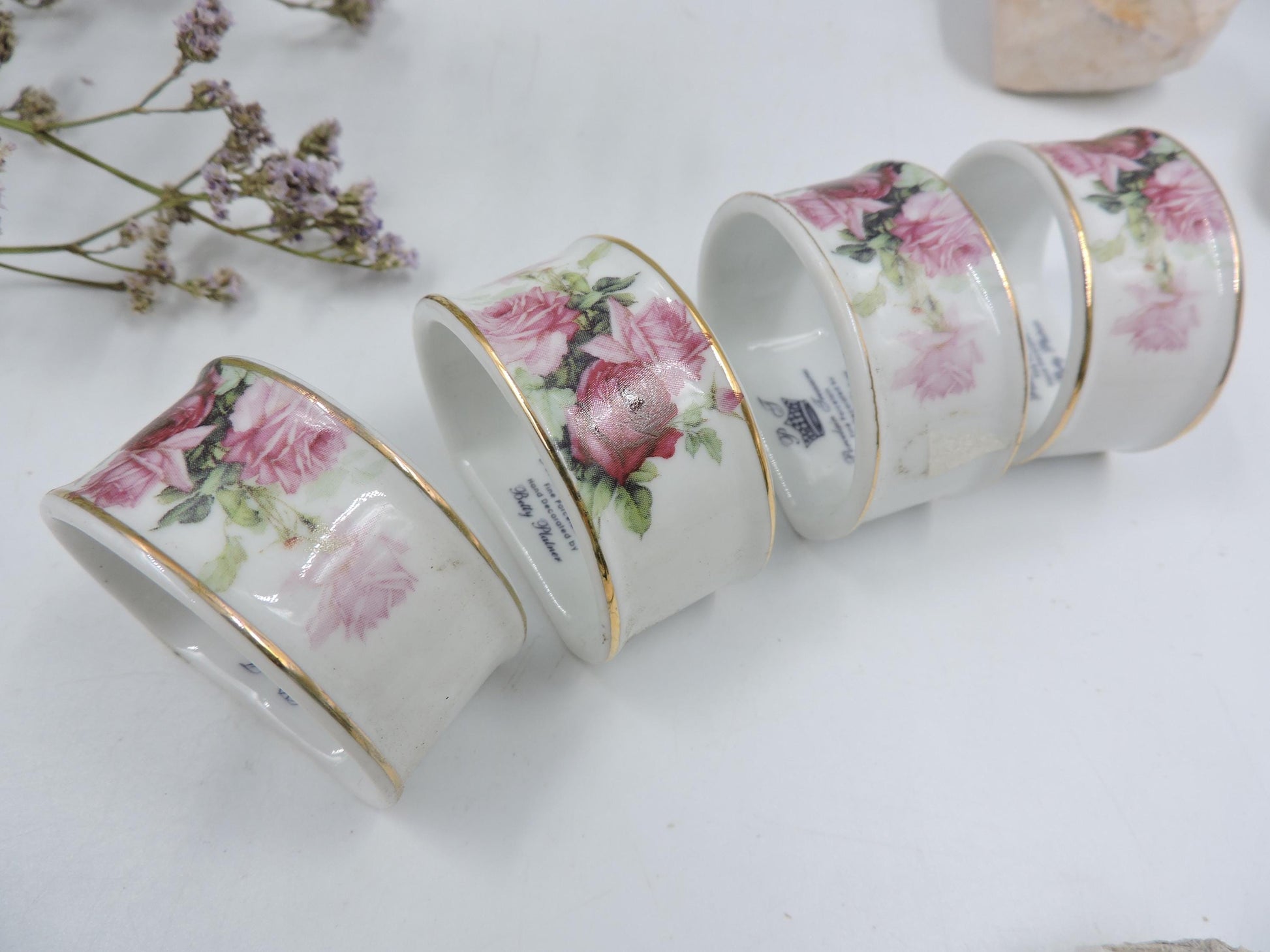Porcelain Treasures Napkin Holder 4-Piece Set