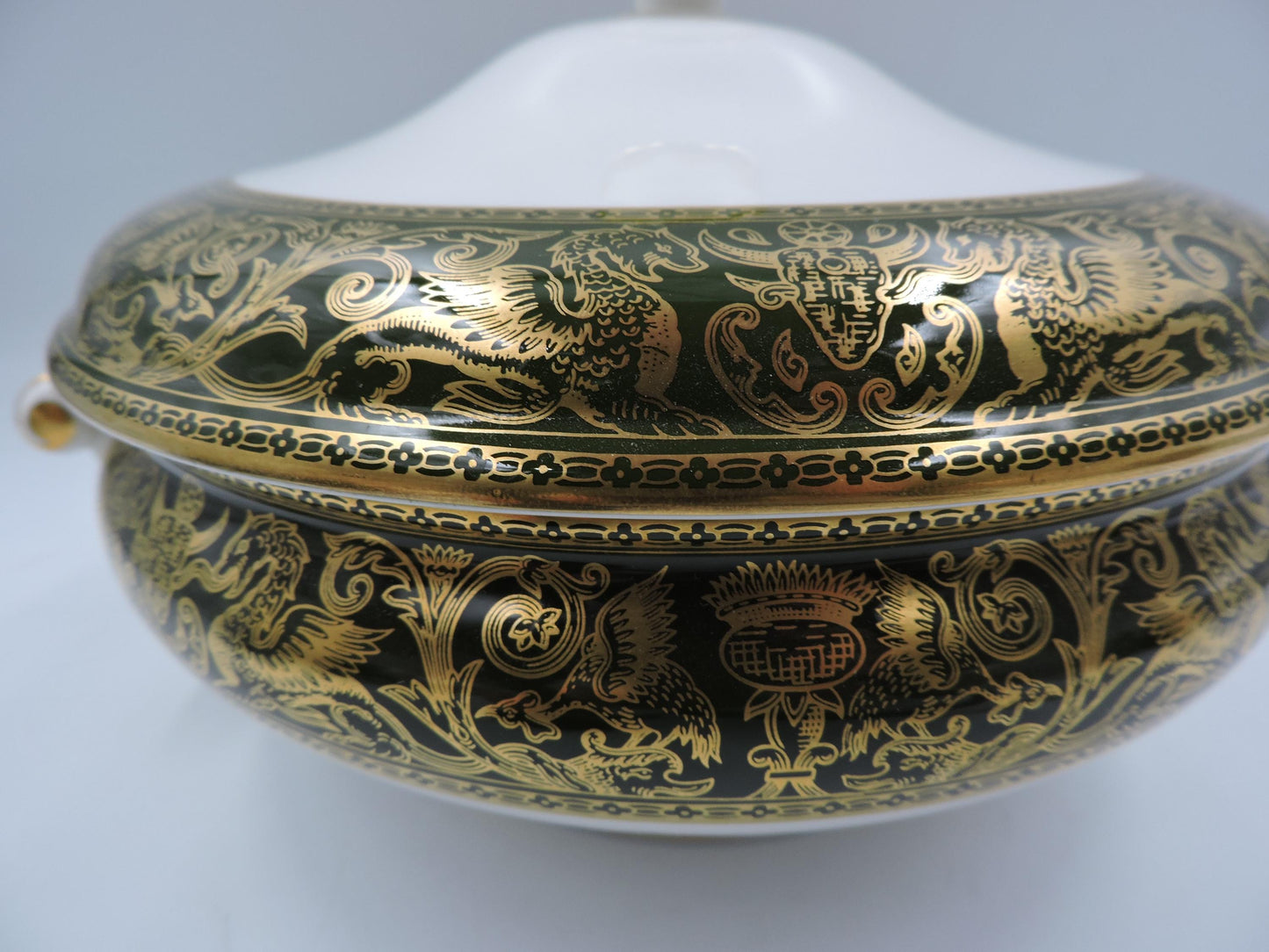 Wedgwood Florentine Green Gold W4170 Round Covered Vegetable Bowl - Crack