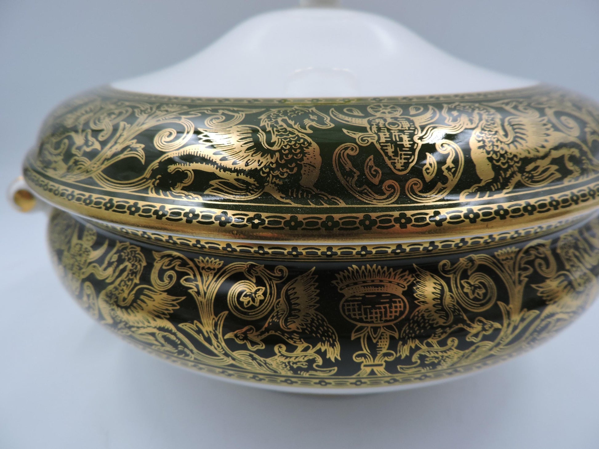 Wedgwood Florentine Green Gold W4170 Round Covered Vegetable Bowl - Crack